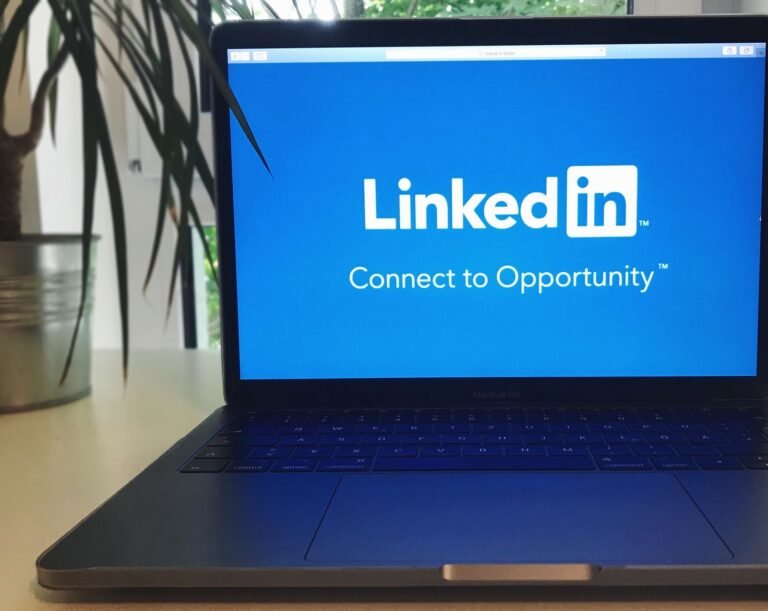 8 Best LinkedIn Schedulers in 2026 (Personal Profiles and Company Pages)