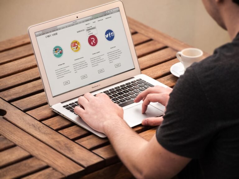 8 Best Social Media Tools for Indie Hackers and Solo Founders (2026)