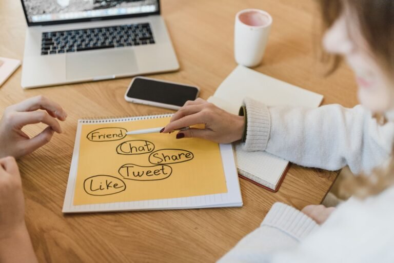 7 Best Pinterest Schedulers in 2026 (Bulk Pins, Recycling and AI)